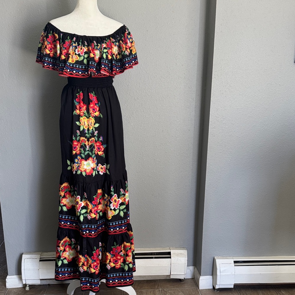 Floral Off-Shoulder Maxi Dress - Picture 2 of 8